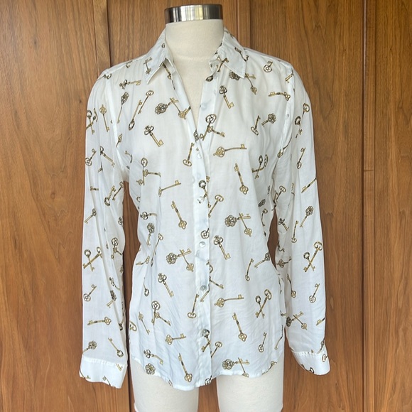 L’AGENCE Blouse. with vintage key motif design. Size large 100% viscose. - Picture 1 of 6